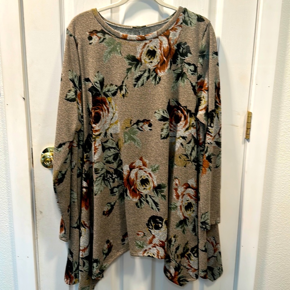 Floral Tunic. Size 2x